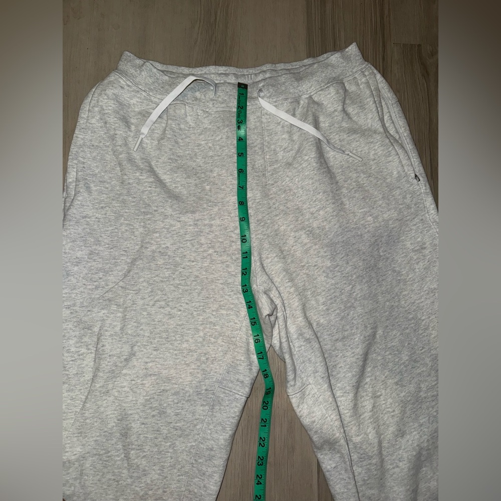 Lululemon Athletica Men’s Joggers - Picture 13 of 16